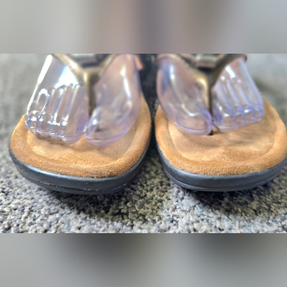 Minnetonka Silverthrone Women Flip Flop Sandals SZ 8 Silver Aztec Tribal Western - Picture 3 of 13